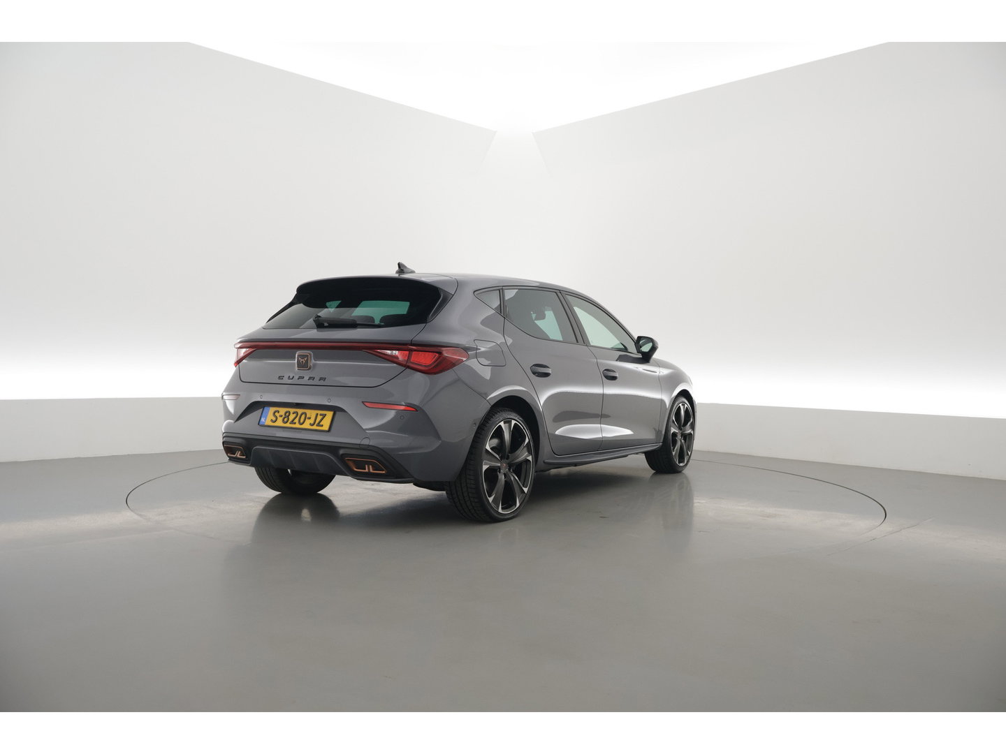 CUPRA Leon Sportstourer 1.4 e-Hybrid VZ | Sportstuur | Adapt. Cruise | Camera | Apple CarPlay| Navi | Stoel-Stuurverw.