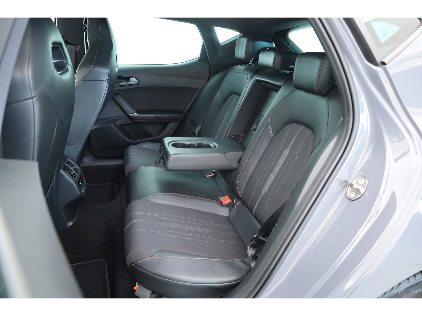 CUPRA Leon Sportstourer 1.4 e-Hybrid VZ | Sportstuur | Adapt. Cruise | Camera | Apple CarPlay| Navi | Stoel-Stuurverw.