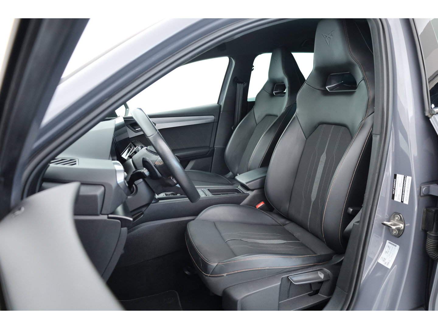 CUPRA Leon Sportstourer 1.4 e-Hybrid VZ | Sportstuur | Adapt. Cruise | Camera | Apple CarPlay| Navi | Stoel-Stuurverw.