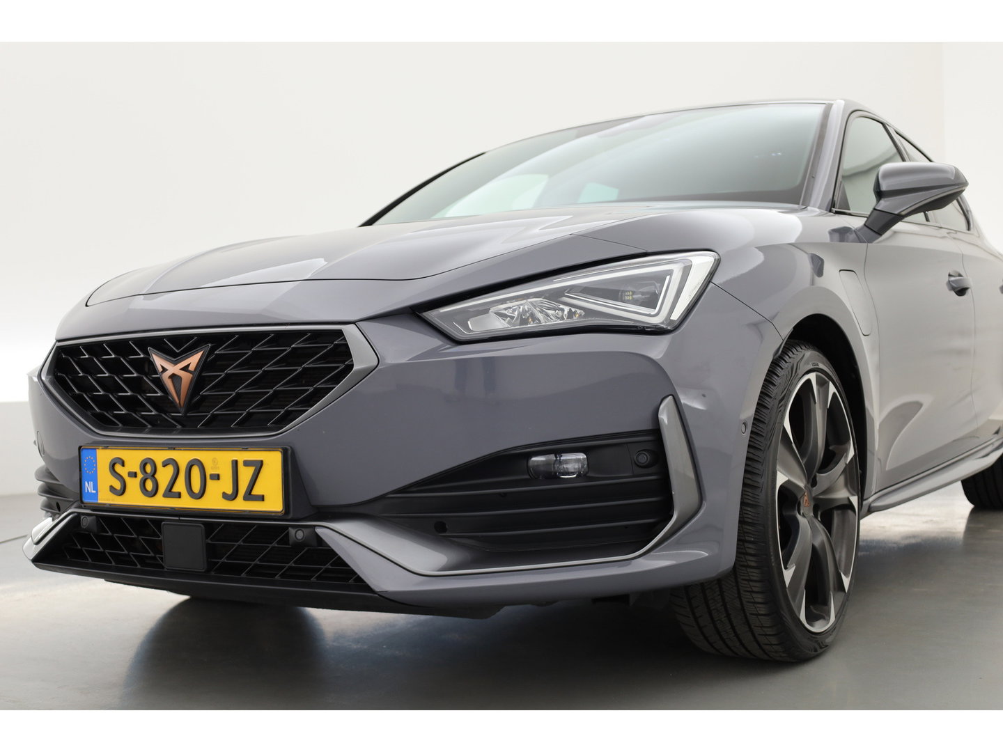 CUPRA Leon Sportstourer 1.4 e-Hybrid VZ | Sportstuur | Adapt. Cruise | Camera | Apple CarPlay| Navi | Stoel-Stuurverw.