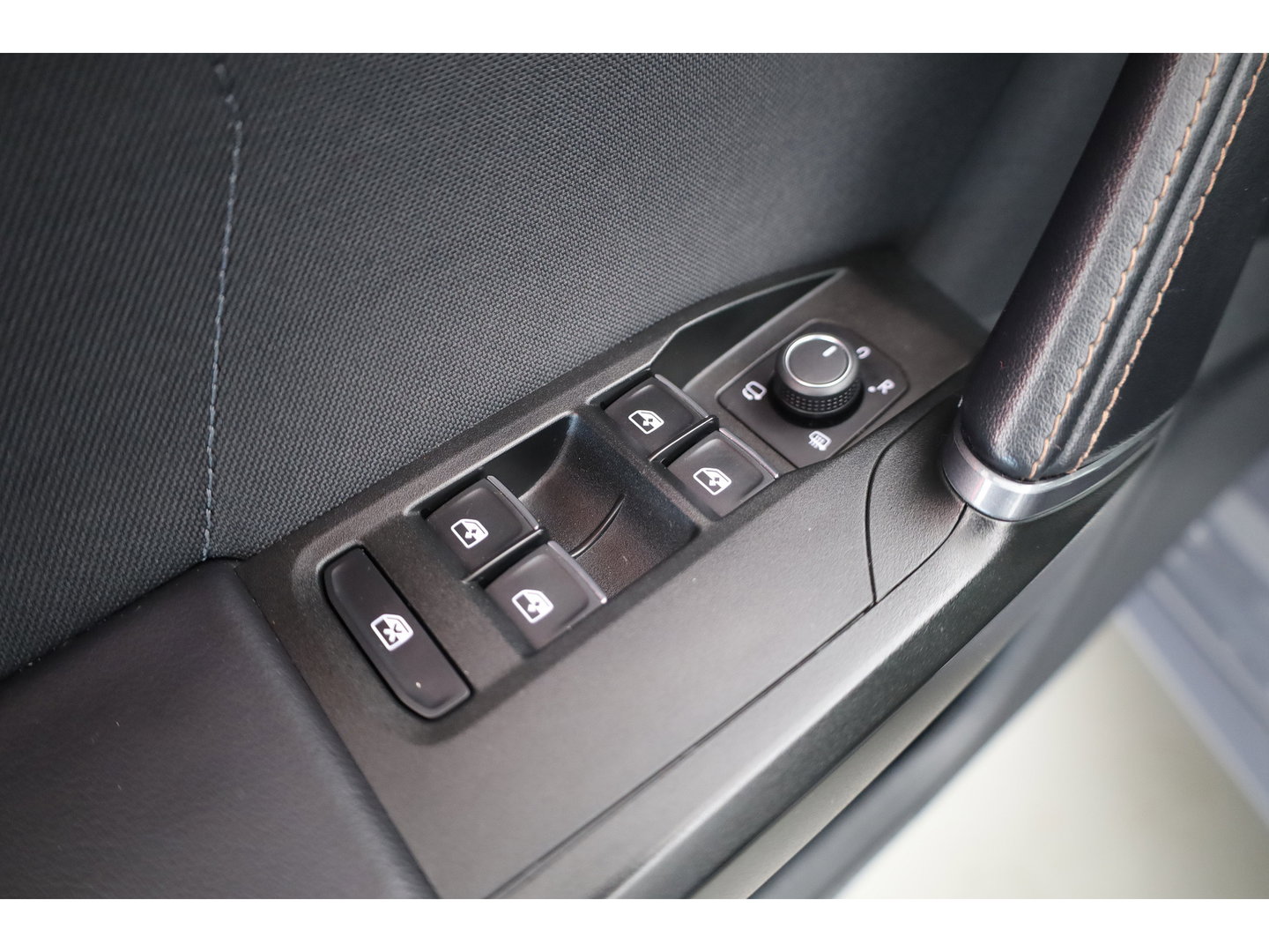 CUPRA Leon Sportstourer 1.4 e-Hybrid VZ | Sportstuur | Adapt. Cruise | Camera | Apple CarPlay| Navi | Stoel-Stuurverw.