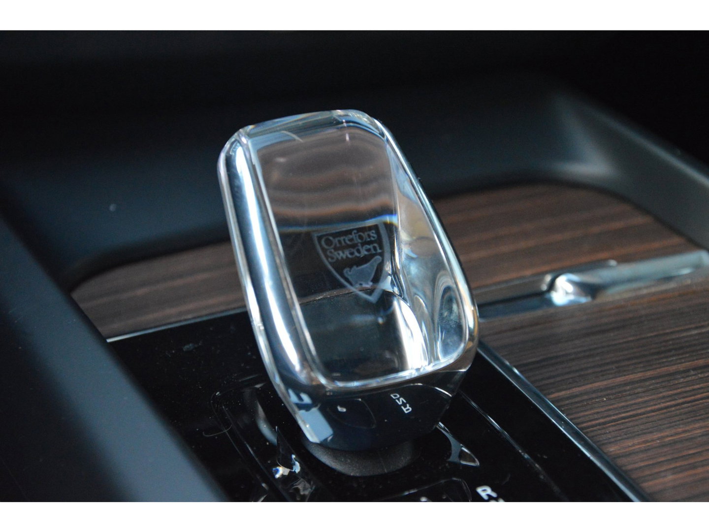 Volvo XC60 T6 Hybride AWD Plus Dark | Geventileerde stoelen | Panoramadak | Trekhaak | Stoel + Stuur Verwarmd | Adaptive Cruise |