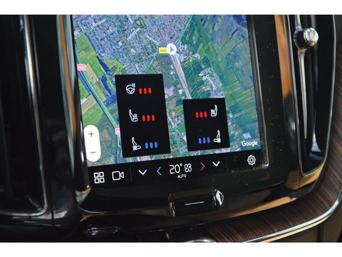 Volvo XC60 T6 Hybride AWD Plus Dark | Geventileerde stoelen | Panoramadak | Trekhaak | Stoel + Stuur Verwarmd | Adaptive Cruise |