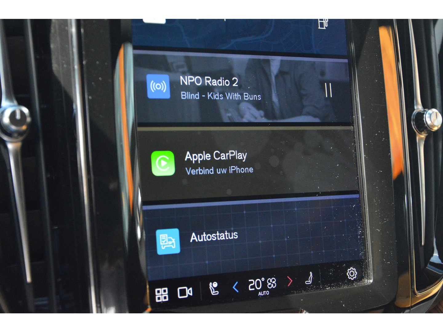 Volvo XC60 T6 Hybride AWD Plus Dark | Geventileerde stoelen | Panoramadak | Trekhaak | Stoel + Stuur Verwarmd | Adaptive Cruise |