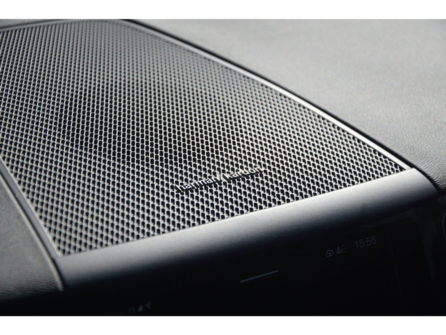 Volvo XC60 T6 Hybride AWD Plus Dark | Geventileerde stoelen | Panoramadak | Trekhaak | Stoel + Stuur Verwarmd | Adaptive Cruise |