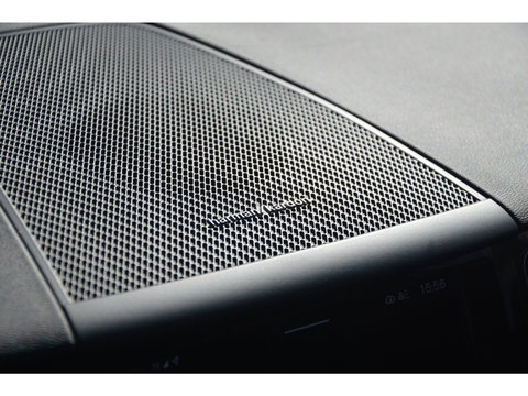 Volvo XC60 T6 Hybride AWD Plus Dark | Geventileerde stoelen | Panoramadak | Trekhaak | Stoel + Stuur Verwarmd | Adaptive Cruise |