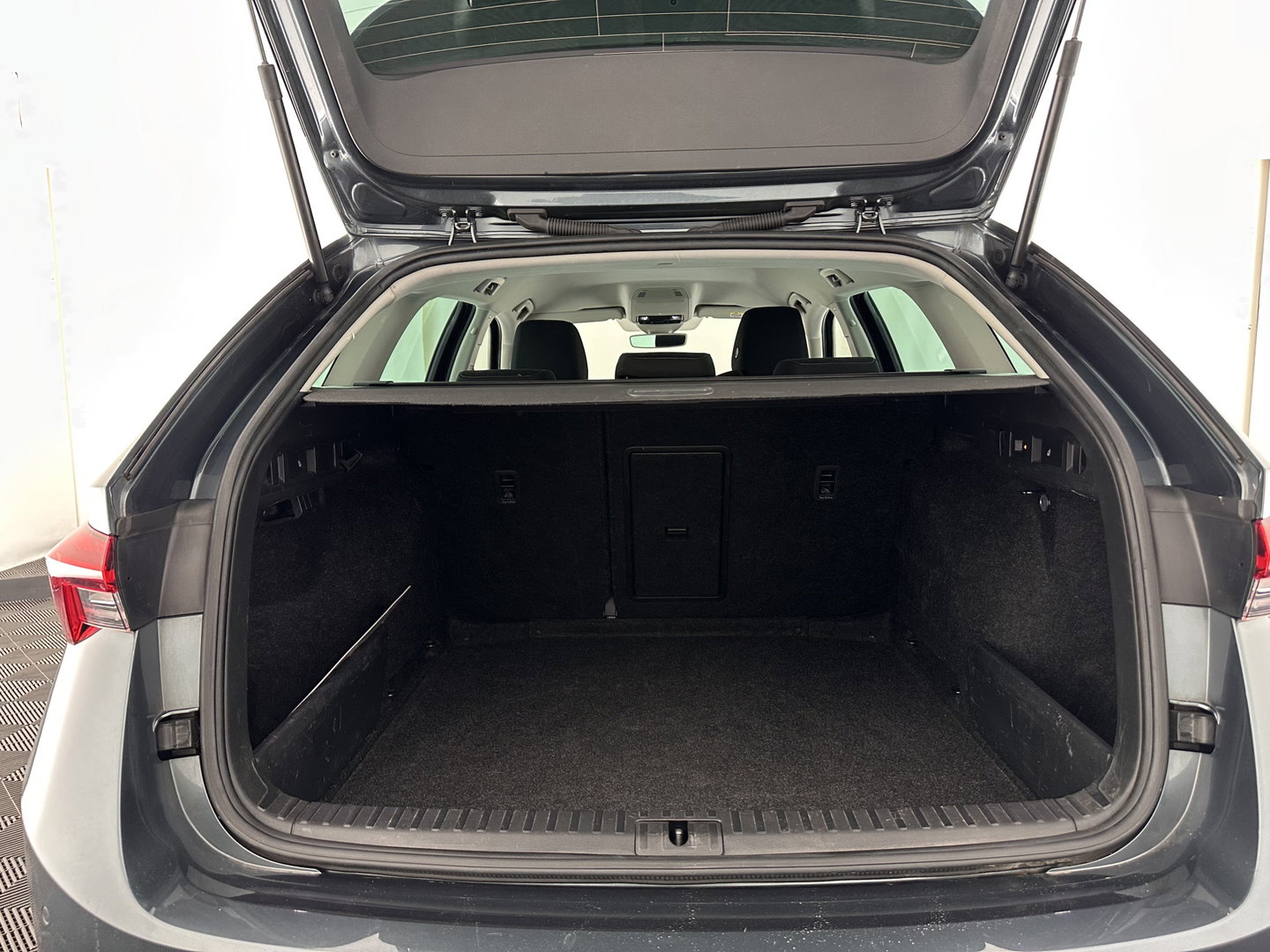 Škoda Octavia Combi 1.0 TSI Business Edition Plus (INCL.BTW) *FULL-LED | NAVI-FULLMAP | HEATED-COMFORTSEATS | DIGI-COCKPIT | CAMERA | KEYLESS | DAB | AMBIENT-LIGHT | PRIVACY-GLASS | ECC | PDC | CRUISE | 17''ALU*