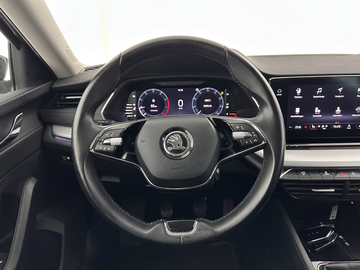 Škoda Octavia Combi 1.0 TSI Business Edition Plus (INCL.BTW) *FULL-LED | NAVI-FULLMAP | HEATED-COMFORTSEATS | DIGI-COCKPIT | CAMERA | KEYLESS | DAB | AMBIENT-LIGHT | PRIVACY-GLASS | ECC | PDC | CRUISE | 17''ALU*