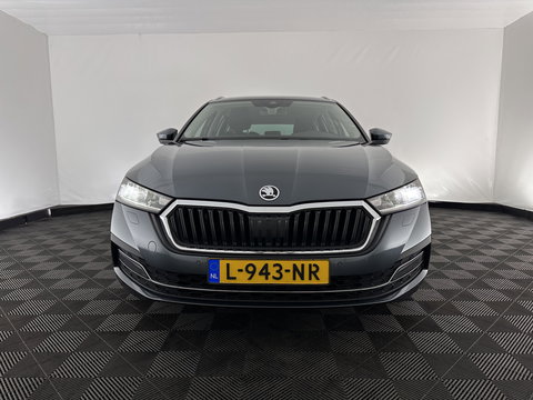Škoda Octavia Combi 1.0 TSI Business Edition Plus (INCL.BTW) *FULL-LED | NAVI-FULLMAP | HEATED-COMFORTSEATS | DIGI-COCKPIT | CAMERA | KEYLESS | DAB | AMBIENT-LIGHT | PRIVACY-GLASS | ECC | PDC | CRUISE | 17''ALU*