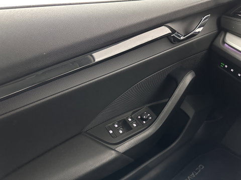 Škoda Octavia Combi 1.0 TSI Business Edition Plus (INCL.BTW) *FULL-LED | NAVI-FULLMAP | HEATED-COMFORTSEATS | DIGI-COCKPIT | CAMERA | KEYLESS | DAB | AMBIENT-LIGHT | PRIVACY-GLASS | ECC | PDC | CRUISE | 17''ALU*