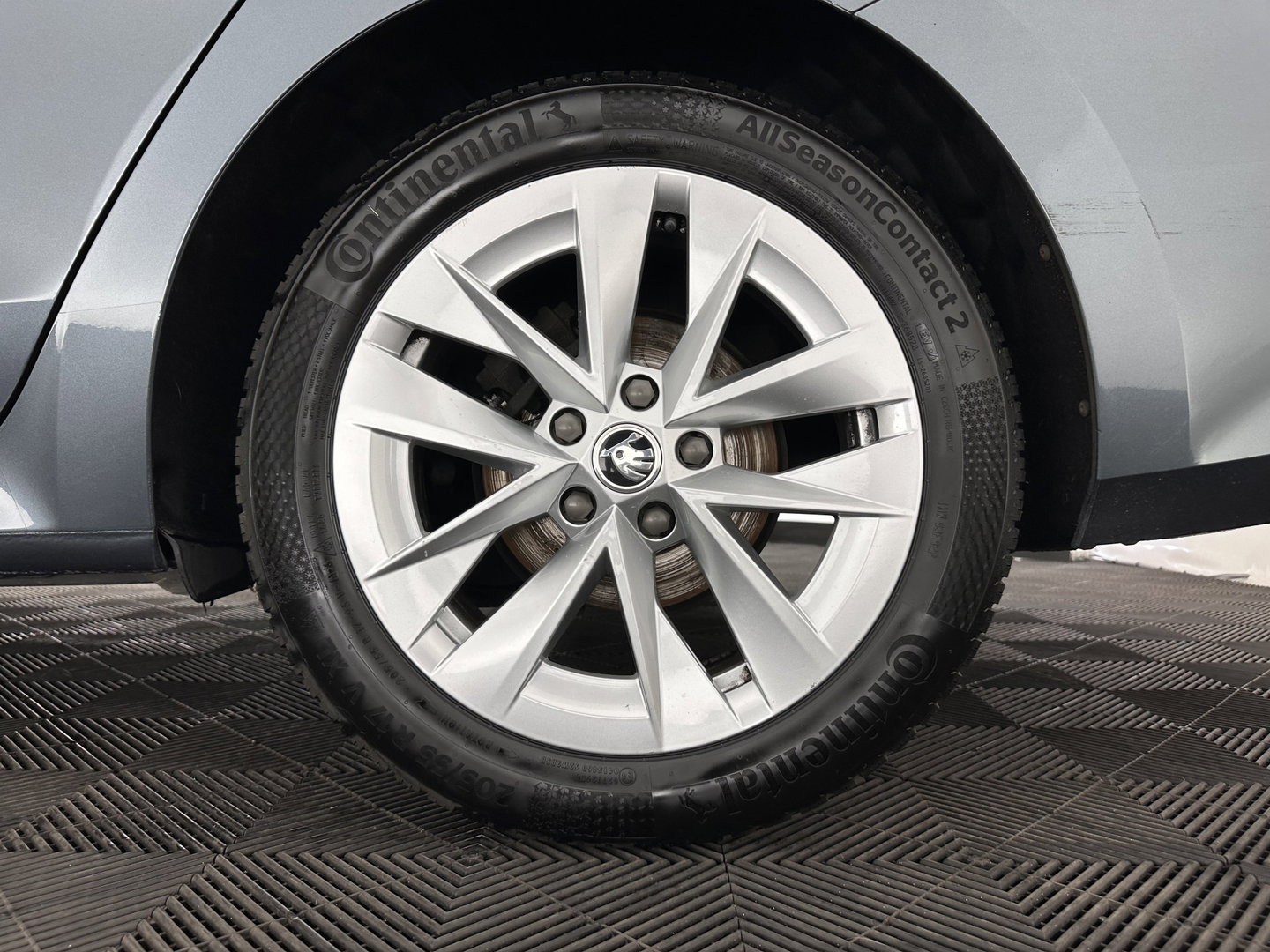 Škoda Octavia Combi 1.0 TSI Business Edition Plus (INCL.BTW) *FULL-LED | NAVI-FULLMAP | HEATED-COMFORTSEATS | DIGI-COCKPIT | CAMERA | KEYLESS | DAB | AMBIENT-LIGHT | PRIVACY-GLASS | ECC | PDC | CRUISE | 17''ALU*