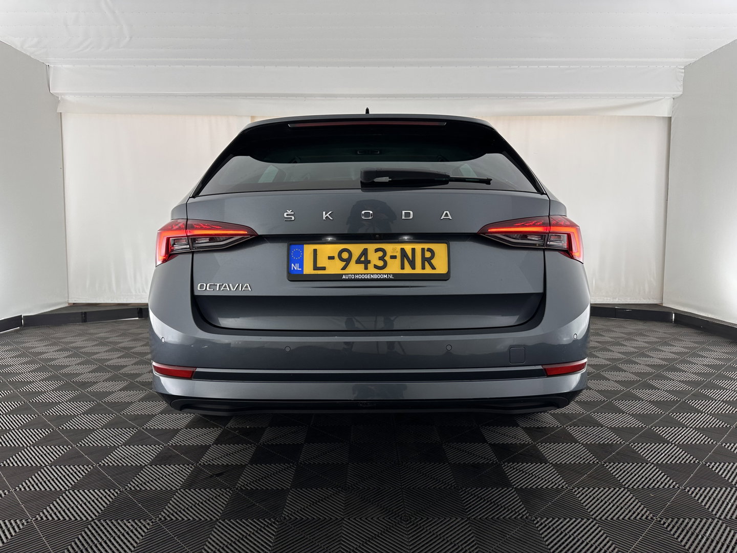 Škoda Octavia Combi 1.0 TSI Business Edition Plus (INCL.BTW) *FULL-LED | NAVI-FULLMAP | HEATED-COMFORTSEATS | DIGI-COCKPIT | CAMERA | KEYLESS | DAB | AMBIENT-LIGHT | PRIVACY-GLASS | ECC | PDC | CRUISE | 17''ALU*