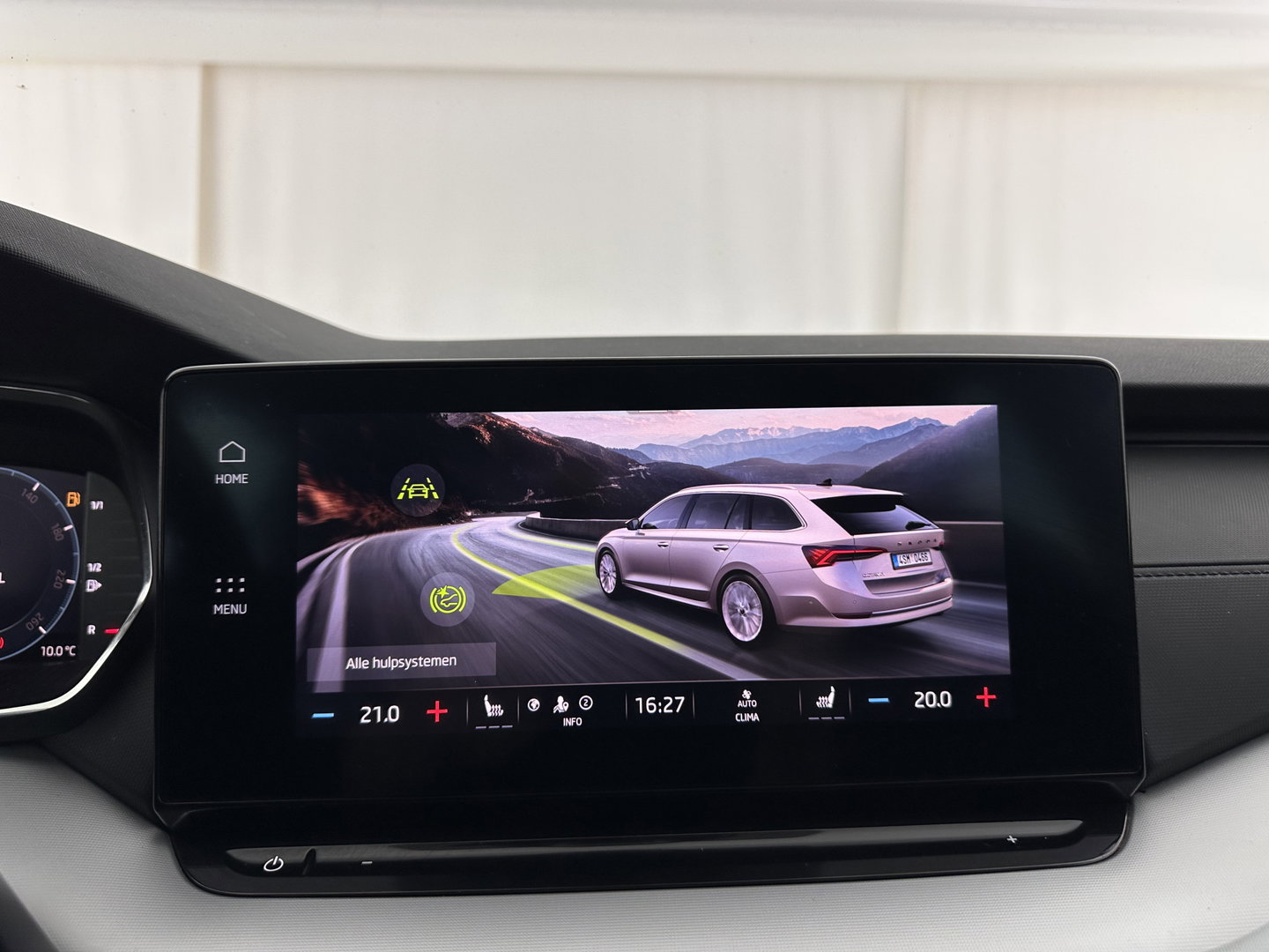 Škoda Octavia Combi 1.0 TSI Business Edition Plus (INCL.BTW) *FULL-LED | NAVI-FULLMAP | HEATED-COMFORTSEATS | DIGI-COCKPIT | CAMERA | KEYLESS | DAB | AMBIENT-LIGHT | PRIVACY-GLASS | ECC | PDC | CRUISE | 17''ALU*