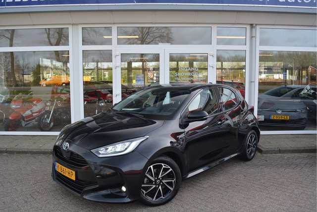 Toyota Yaris - 1.5 Hybrid First Edition Black ✅ Trekhaak ✅LED ✅ Orig. NL ✅ NAP ✅
