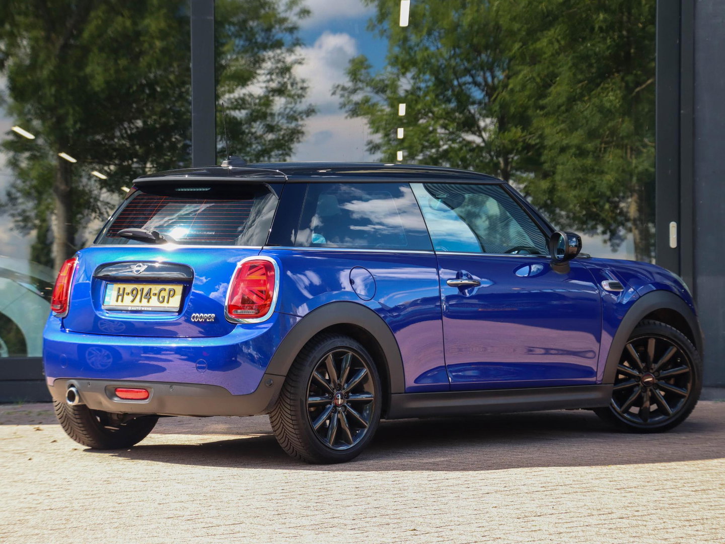 MINI 3-deurs 1.5 Cooper Automaat 136pk Harman Kardon Navigatie LED Dealeronderhouden