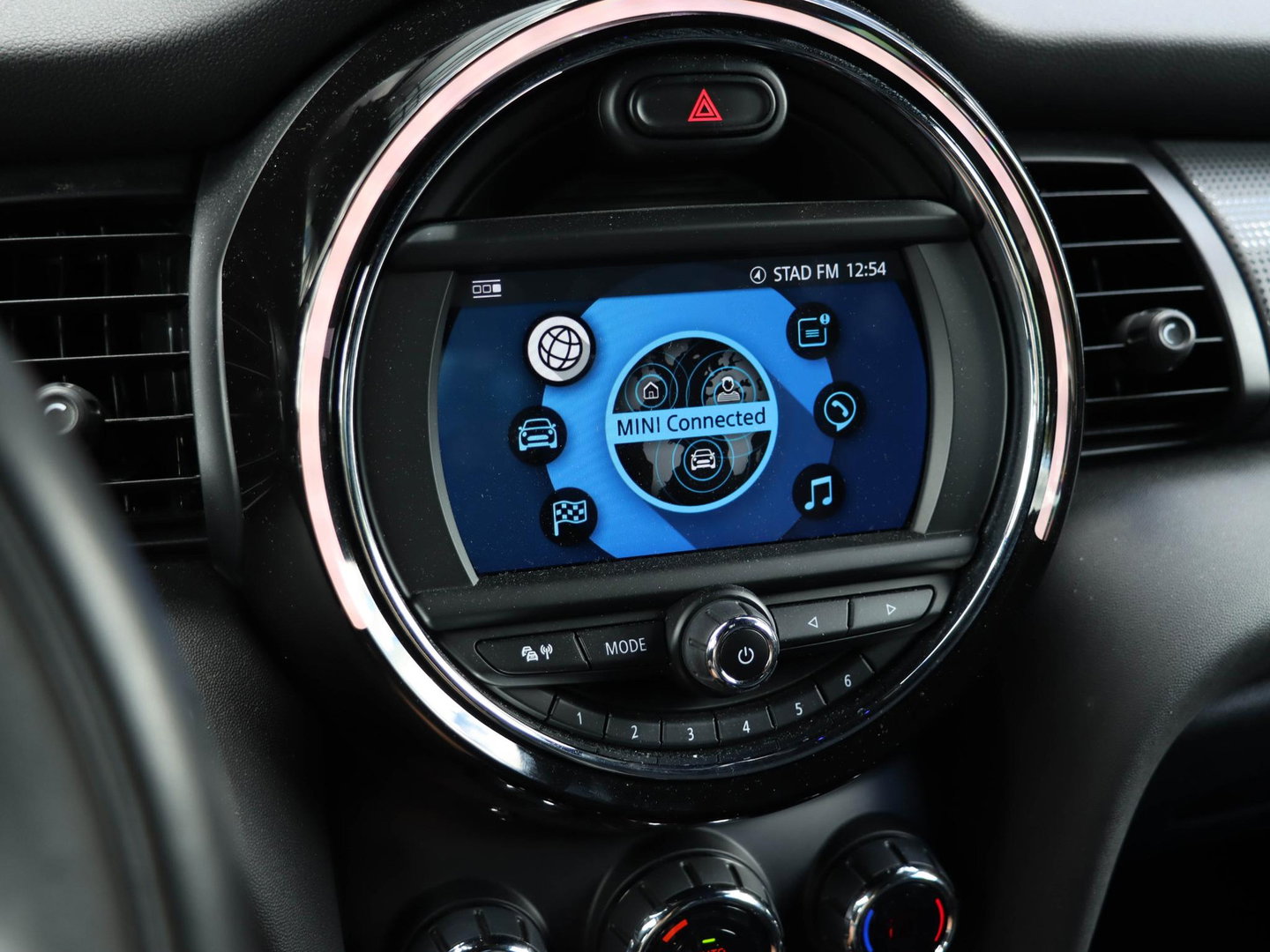 MINI 3-deurs 1.5 Cooper Automaat 136pk Harman Kardon Navigatie LED Dealeronderhouden