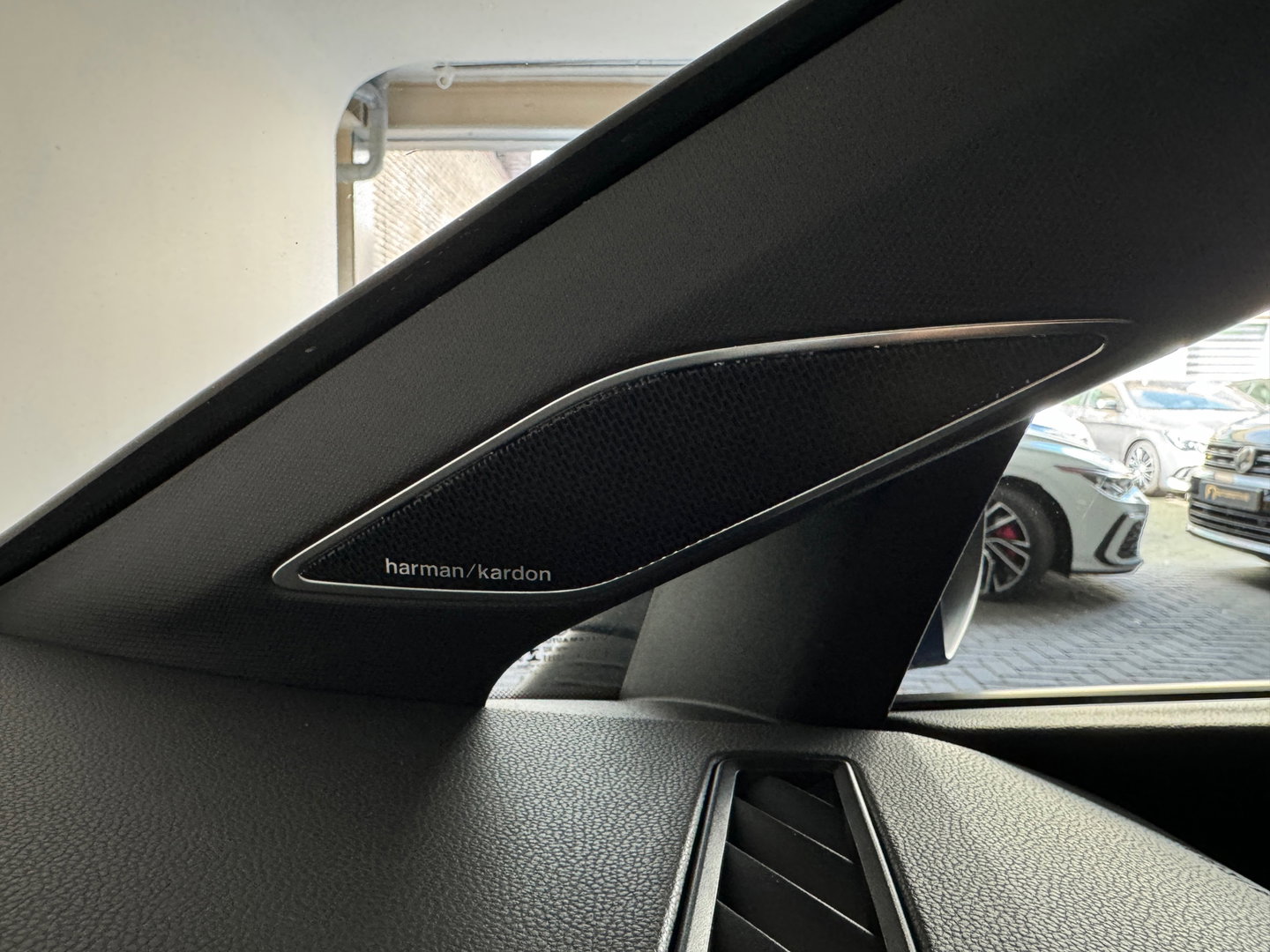 Volkswagen Golf 2.0 TSI R 4M Performance Pano|HuD|Memor|Akra