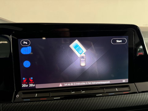 Volkswagen Golf 2.0 TSI R 4M Performance Pano|HuD|Memor|Akra