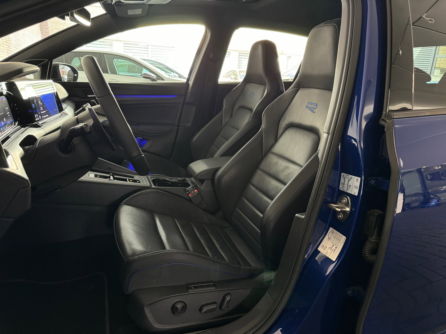 Volkswagen Golf 2.0 TSI R 4M Performance Pano|HuD|Memor|Akra