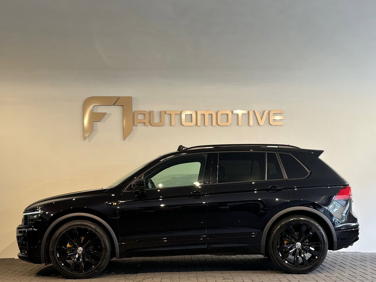 Volkswagen Tiguan 1.5 TSI ACT Highline R Line Pano|Memory|BTW