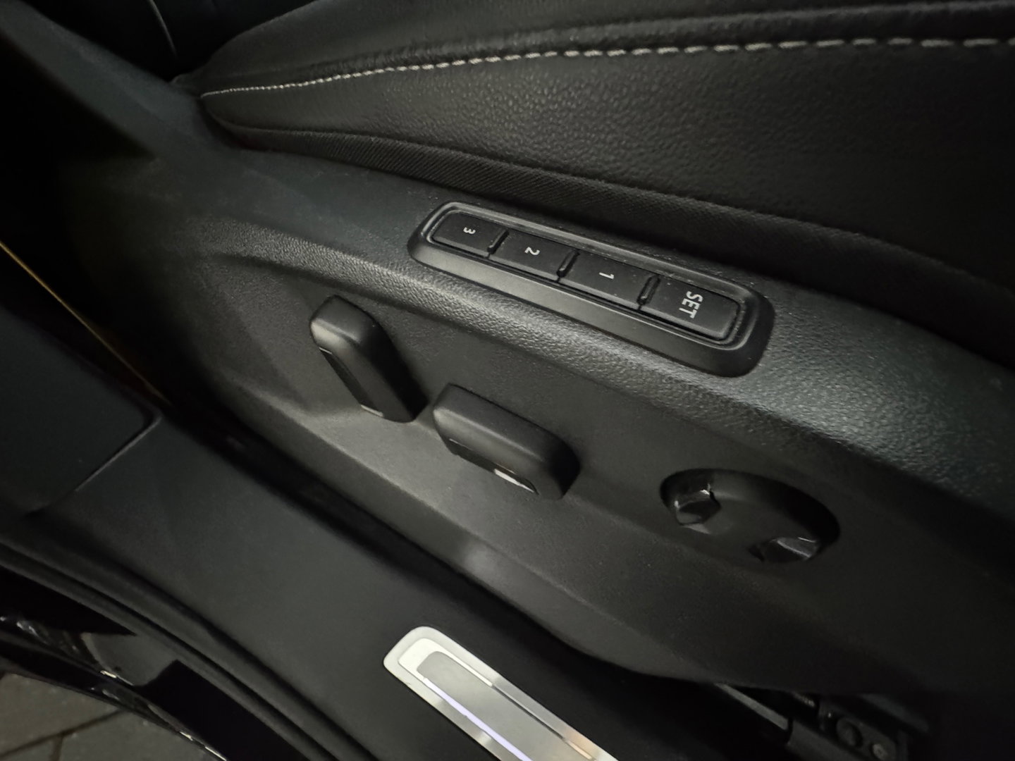 Volkswagen Tiguan 1.5 TSI ACT Highline R Line Pano|Memory|BTW