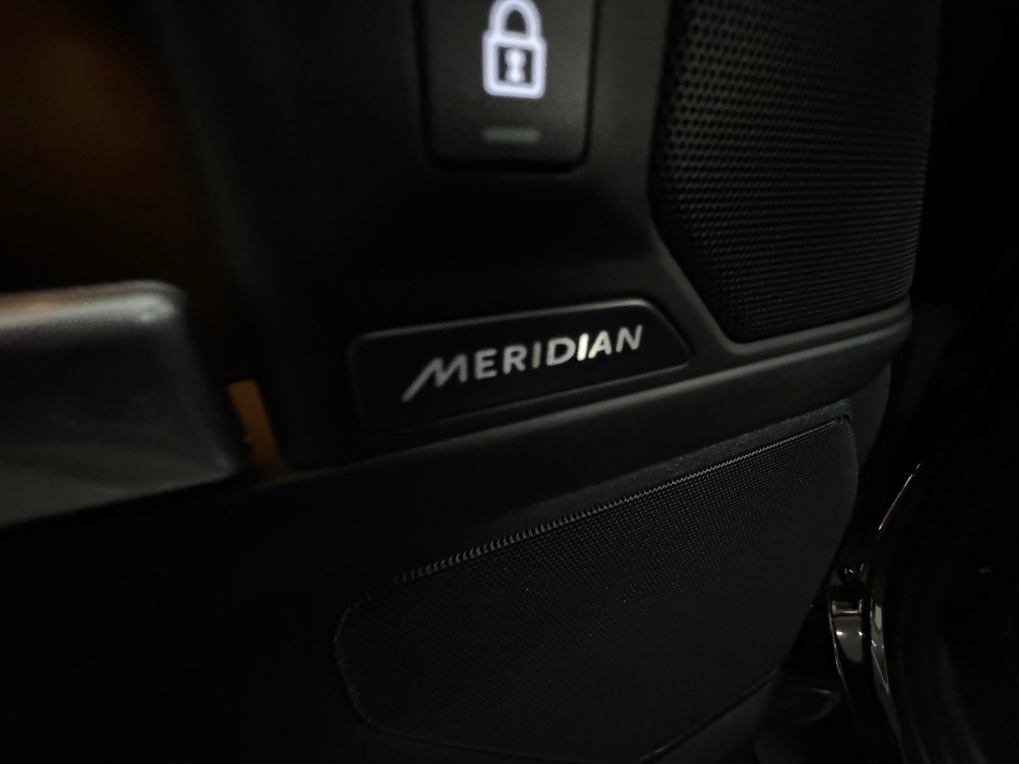 Land Rover Defender 110 2.0 P300e 110 X-Dynamic HSE URBAN|HUD