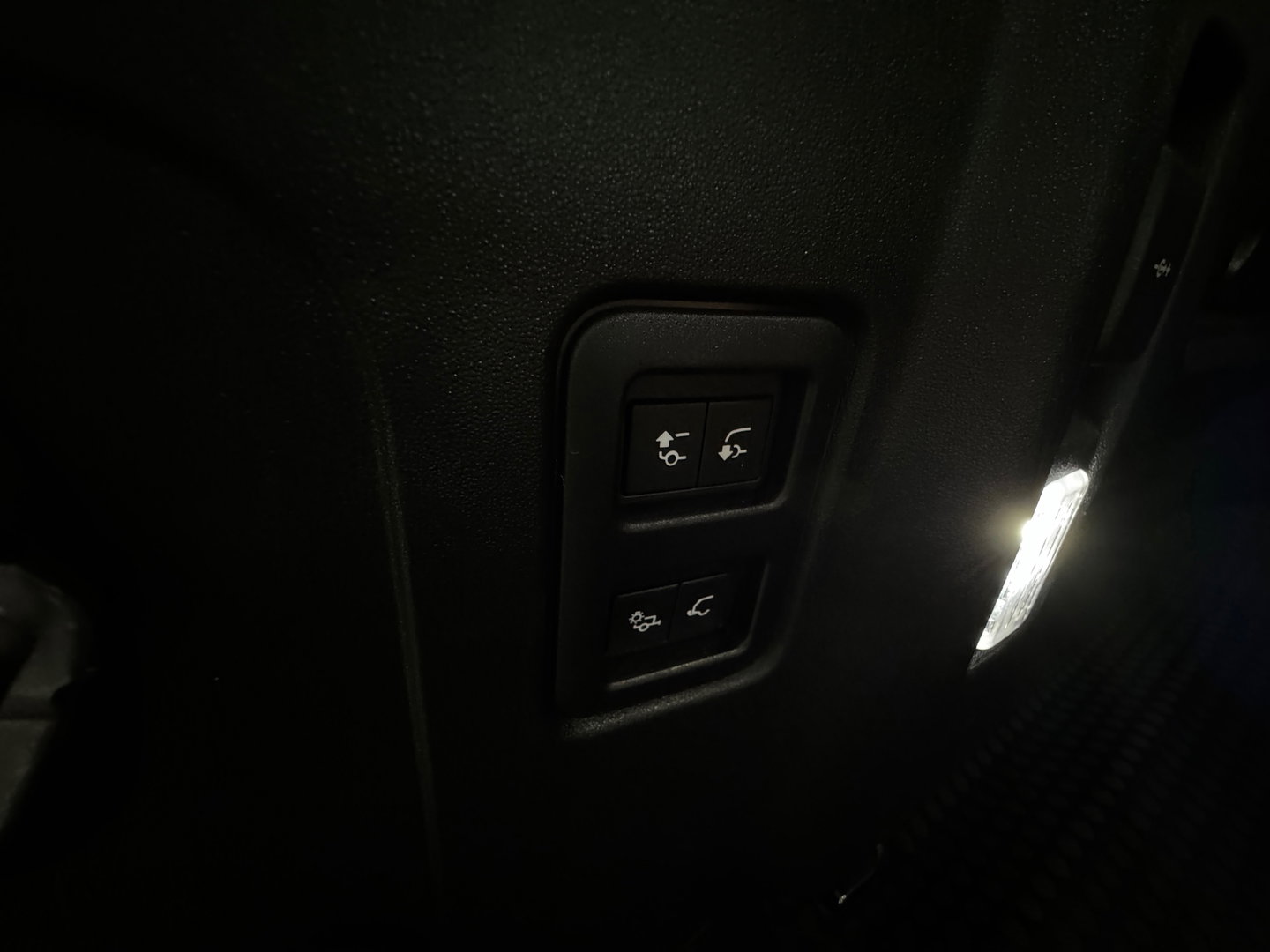 Land Rover Defender 110 2.0 P300e 110 X-Dynamic HSE URBAN|HUD