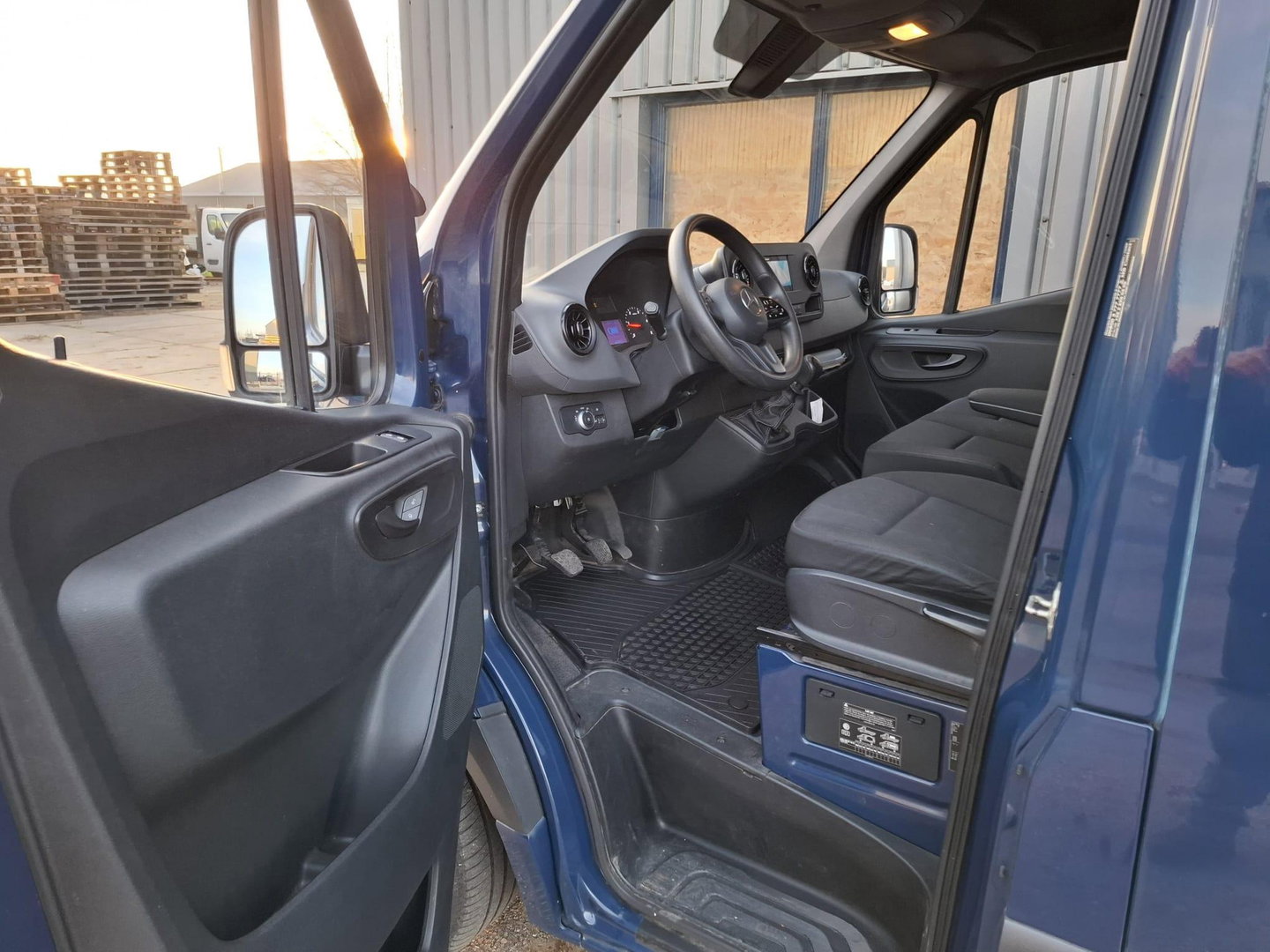 Mercedes-Benz Sprinter 311 2.2 CDI L2H2 / AIRCO / CAMERA / 3 ZITS / DEALER ONDERHOUDEN / NAVI