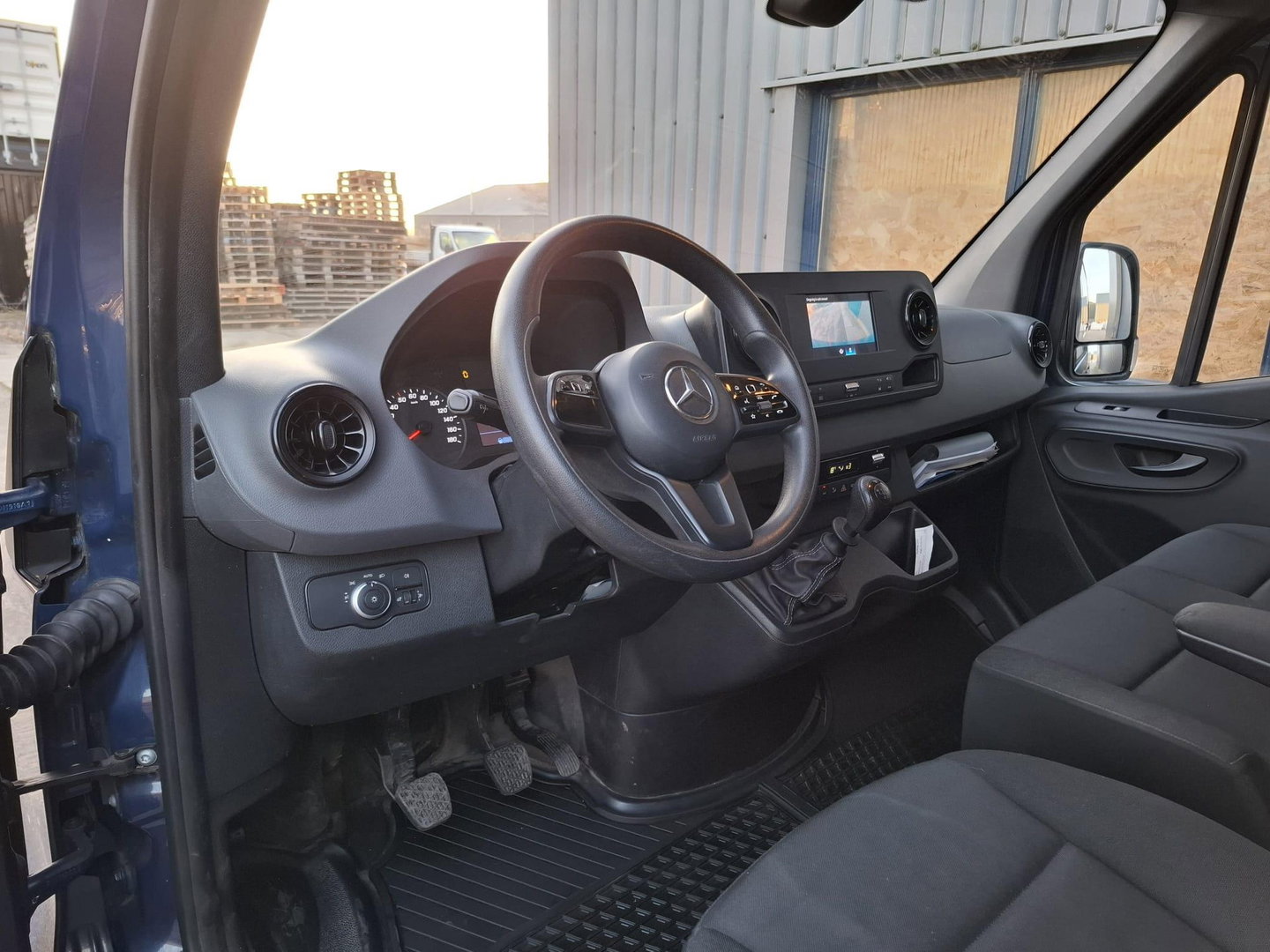 Mercedes-Benz Sprinter 311 2.2 CDI L2H2 / AIRCO / CAMERA / 3 ZITS / DEALER ONDERHOUDEN / NAVI