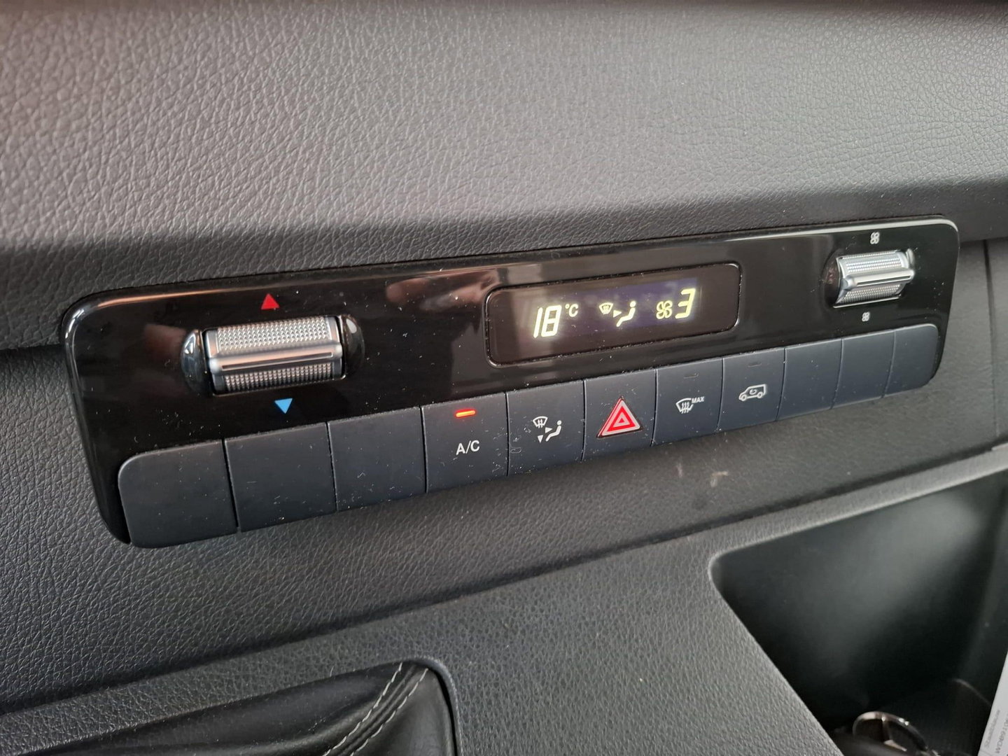 Mercedes-Benz Sprinter 311 2.2 CDI L2H2 / AIRCO / CAMERA / 3 ZITS / DEALER ONDERHOUDEN / NAVI