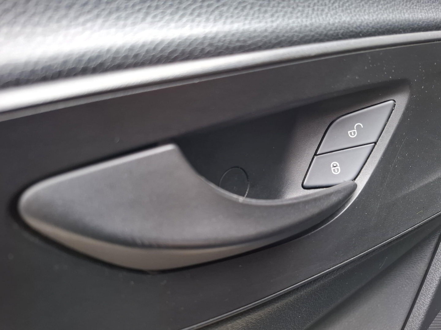 Mercedes-Benz Sprinter 311 2.2 CDI L2H2 AIRCO / CAMERA / 3 ZITS / DEALER ONDERHOUDEN / NAVI