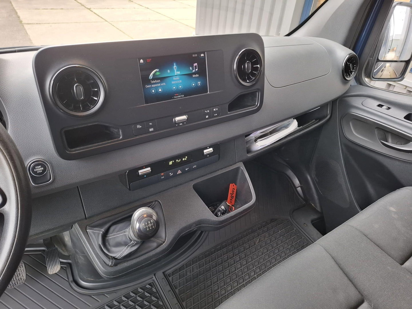 Mercedes-Benz Sprinter 311 2.2 CDI L2H2 AIRCO / CAMERA / 3 ZITS / DEALER ONDERHOUDEN / NAVI