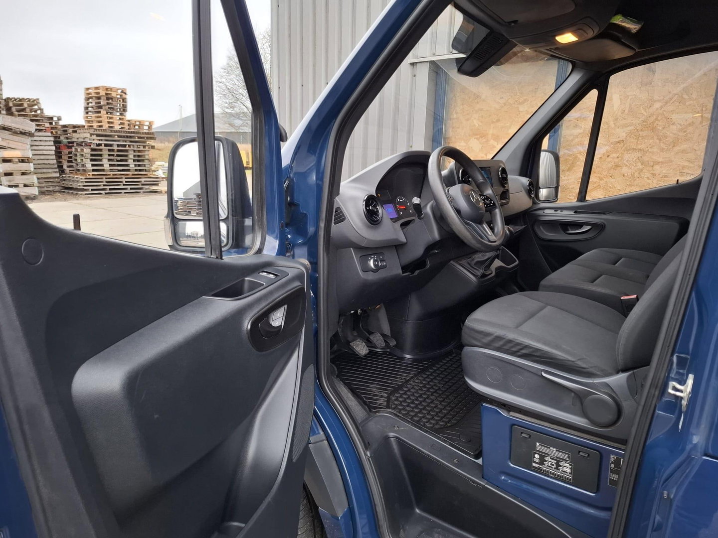 Mercedes-Benz Sprinter 311 2.2 CDI L2H1 / AIRCO / CAMERA / 3 ZITS / DEALER ONDERHOUDEN / NAVI