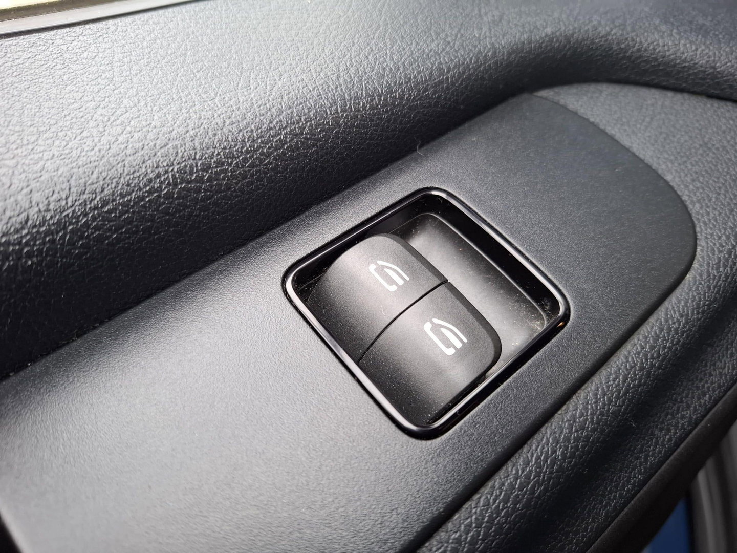 Mercedes-Benz Sprinter 311 2.2 CDI L2H1 / AIRCO / CAMERA / 3 ZITS / DEALER ONDERHOUDEN / NAVI