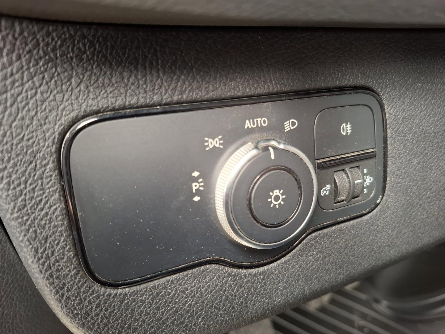 Mercedes-Benz Sprinter 311 2.2 CDI L2H2 AIRCO / CAMERA / 3 ZITS / DEALER ONDERHOUDEN / NAVI