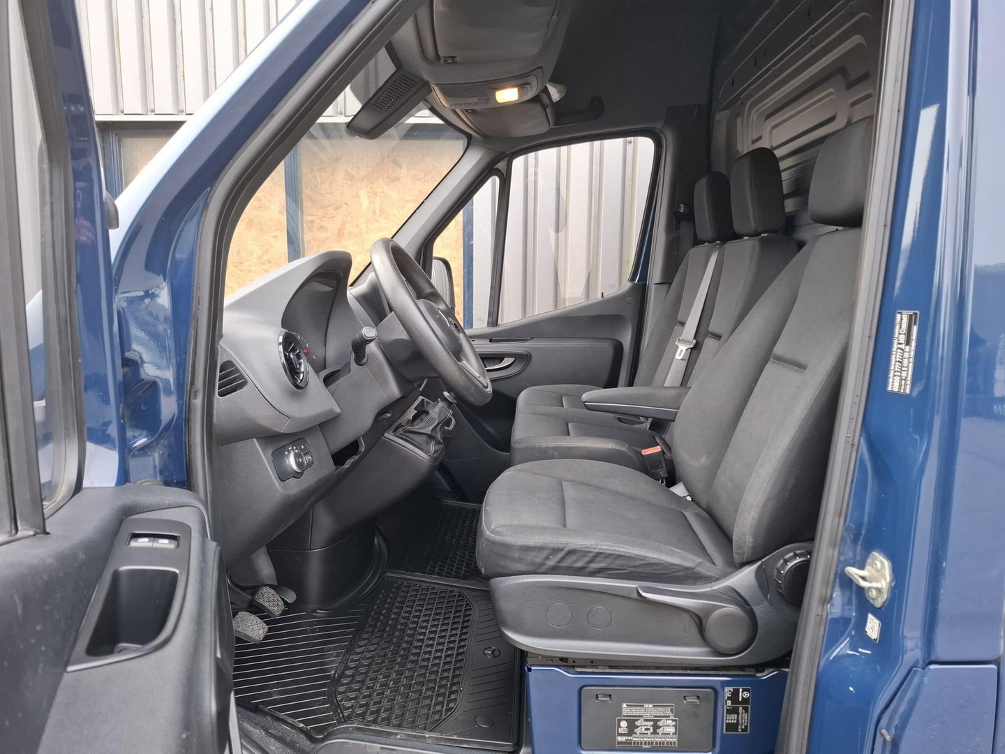 Mercedes-Benz Sprinter 311 2.2 CDI L2H2 AIRCO / CAMERA / 3 ZITS / DEALER ONDERHOUDEN / NAVI