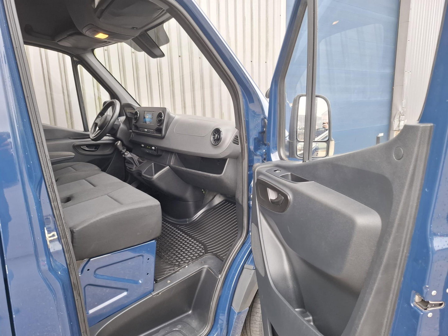 Mercedes-Benz Sprinter 311 2.2 CDI L2H2 AIRCO / CAMERA / 3 ZITS / DEALER ONDERHOUDEN / NAVI