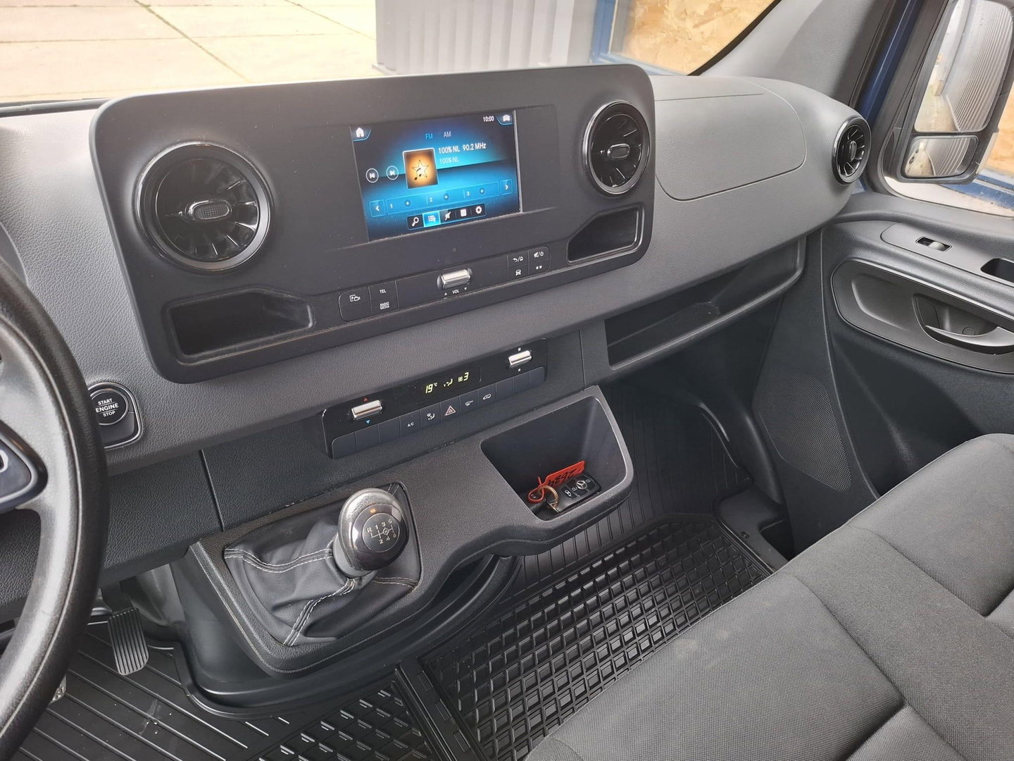 Mercedes-Benz Sprinter 311 2.2 CDI L2H2 AIRCO / CAMERA / 3 ZITS / DEALER ONDERHOUDEN / NAVI