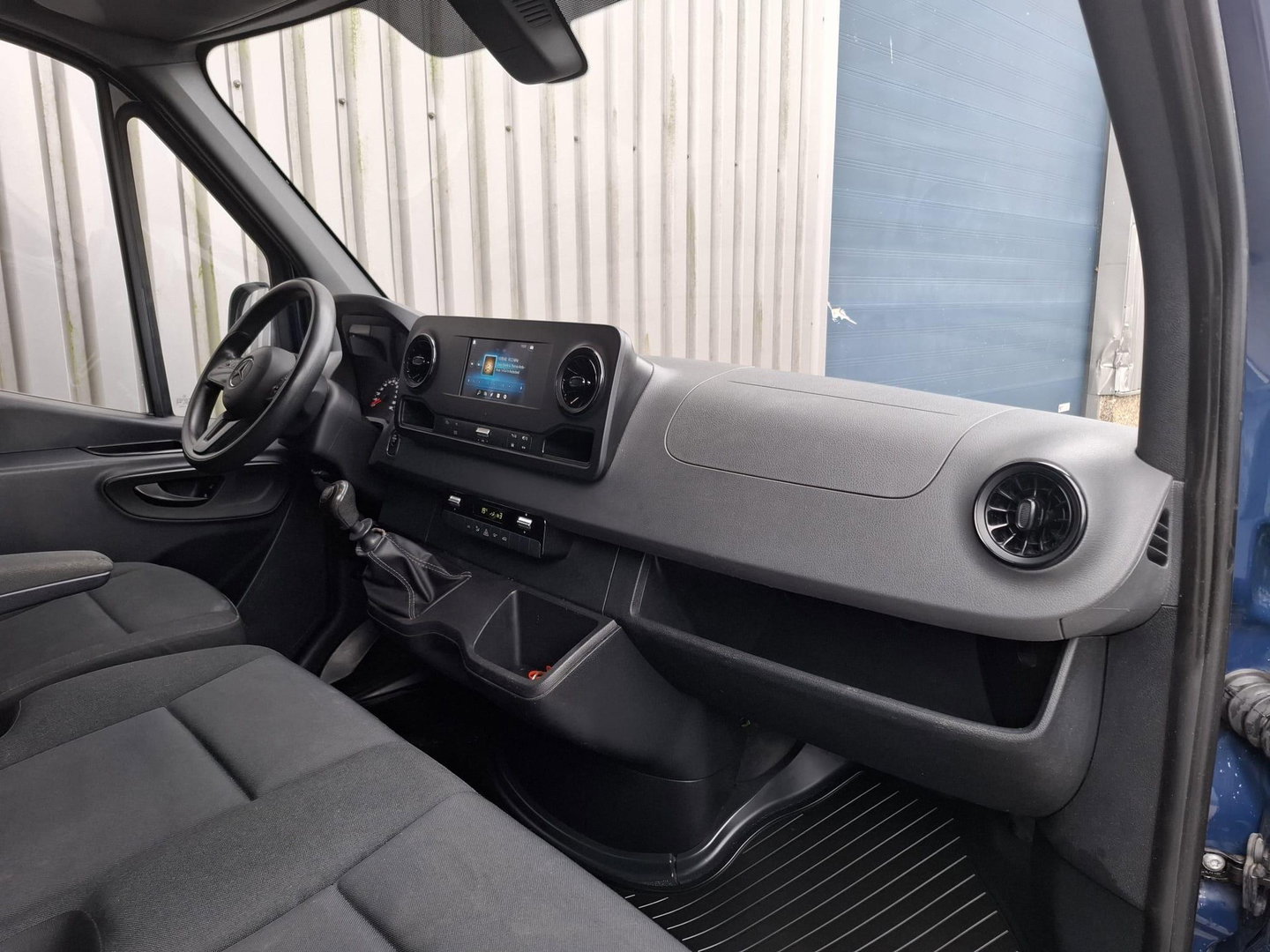 Mercedes-Benz Sprinter 311 2.2 CDI L2H2 AIRCO / CAMERA / 3 ZITS / DEALER ONDERHOUDEN / NAVI