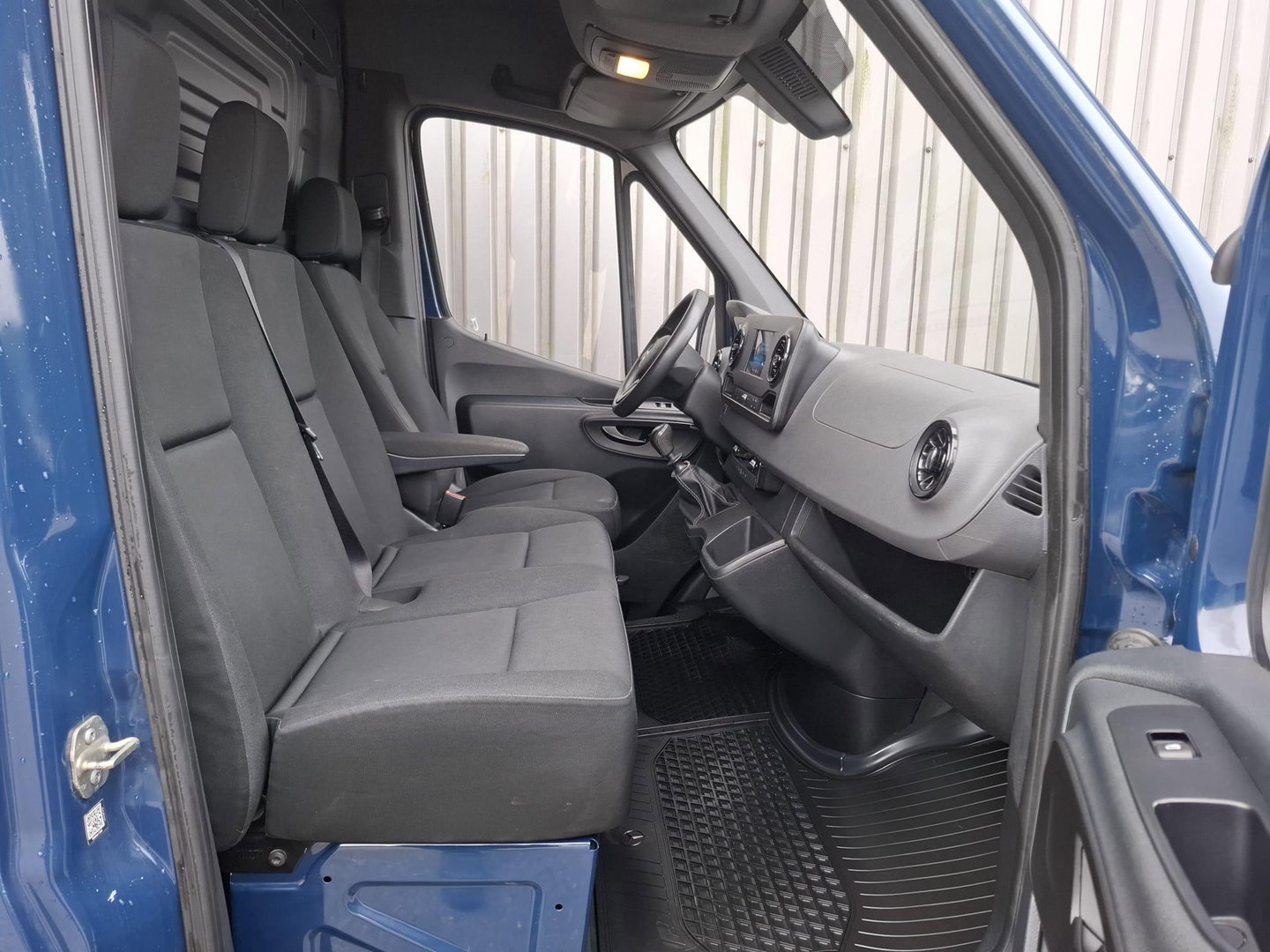 Mercedes-Benz Sprinter 311 2.2 CDI L2H2 AIRCO / CAMERA / 3 ZITS / DEALER ONDERHOUDEN / NAVI