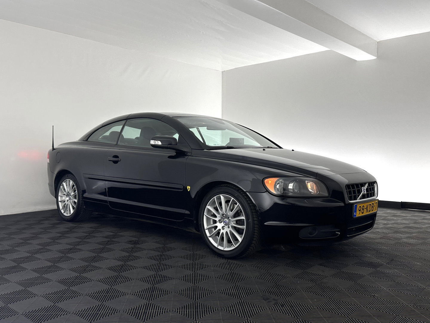 Volvo C70 Convertible 2.4 D5 Summum Aut. *LEATHER | XENON | CARPLAY | MEMORY-PACK | HEATED-COMFORTSEATS | ECC | PDC | CRUISE | TOWBAR | 17''ALU*