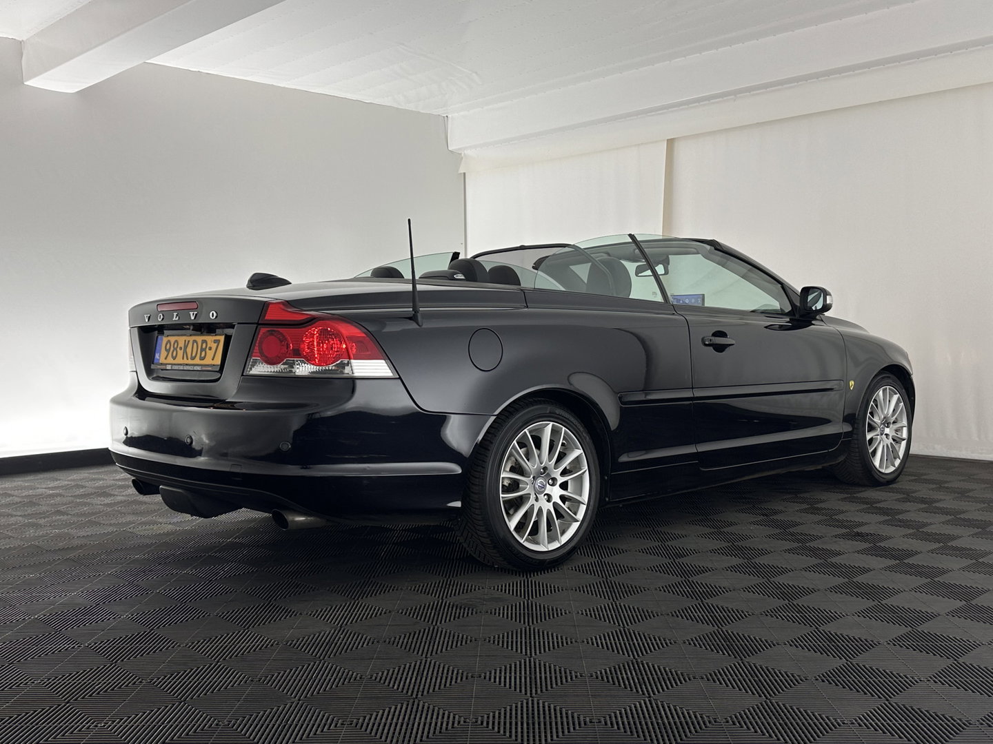 Volvo C70 Convertible 2.4 D5 Summum Aut. *LEATHER | XENON | CARPLAY | MEMORY-PACK | HEATED-COMFORTSEATS | ECC | PDC | CRUISE | TOWBAR | 17''ALU*