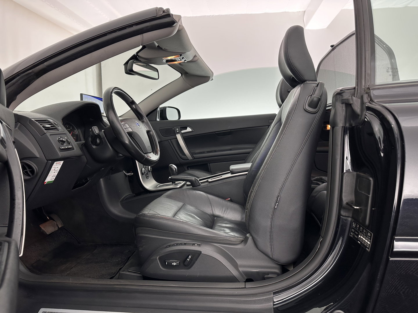 Volvo C70 Convertible 2.4 D5 Summum Aut. *LEATHER | XENON | CARPLAY | MEMORY-PACK | HEATED-COMFORTSEATS | ECC | PDC | CRUISE | TOWBAR | 17''ALU*