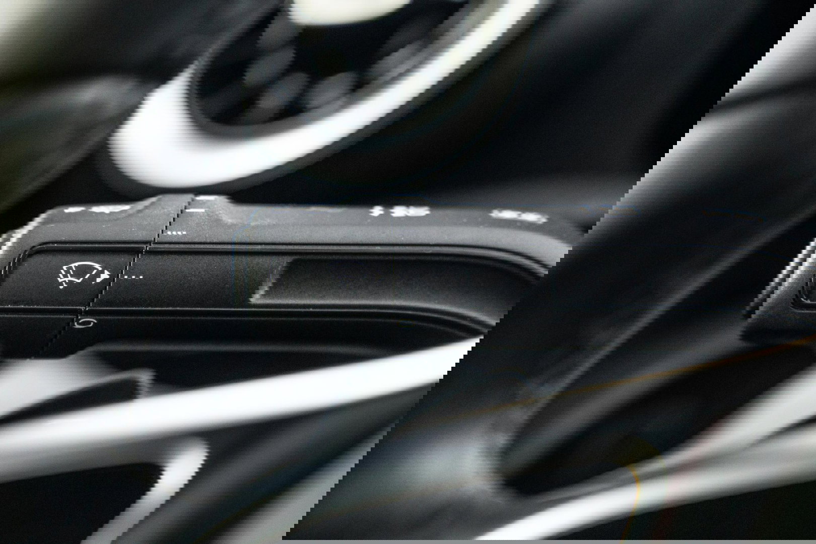 Mercedes-Benz A-Klasse 250 e Business Line AUTOMAAT / LEDER / CRUISE CONTROLE / CAMERA / CARPLAY