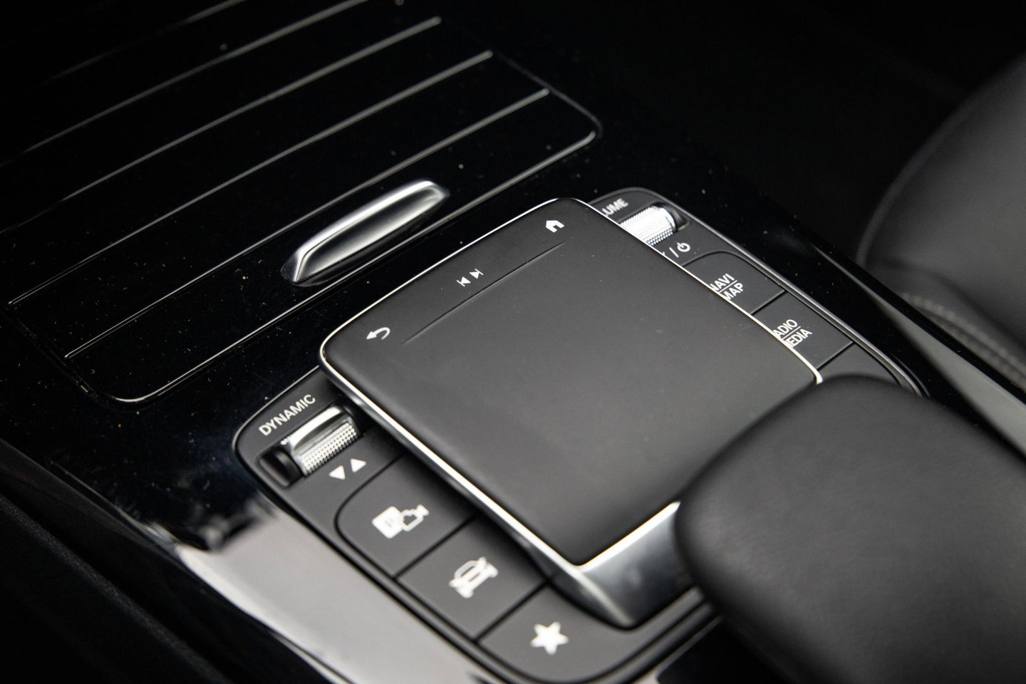 Mercedes-Benz A-Klasse 250 e Business Line AUTOMAAT / LEDER / CRUISE CONTROLE / CAMERA / CARPLAY