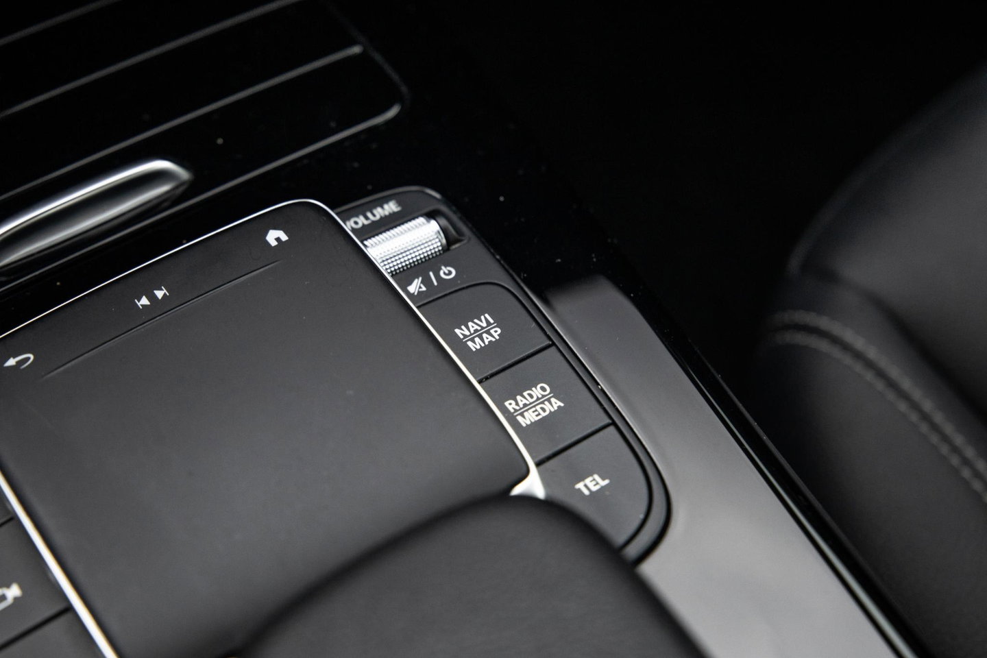 Mercedes-Benz A-Klasse 250 e Business Line AUTOMAAT / LEDER / CRUISE CONTROLE / CAMERA / CARPLAY