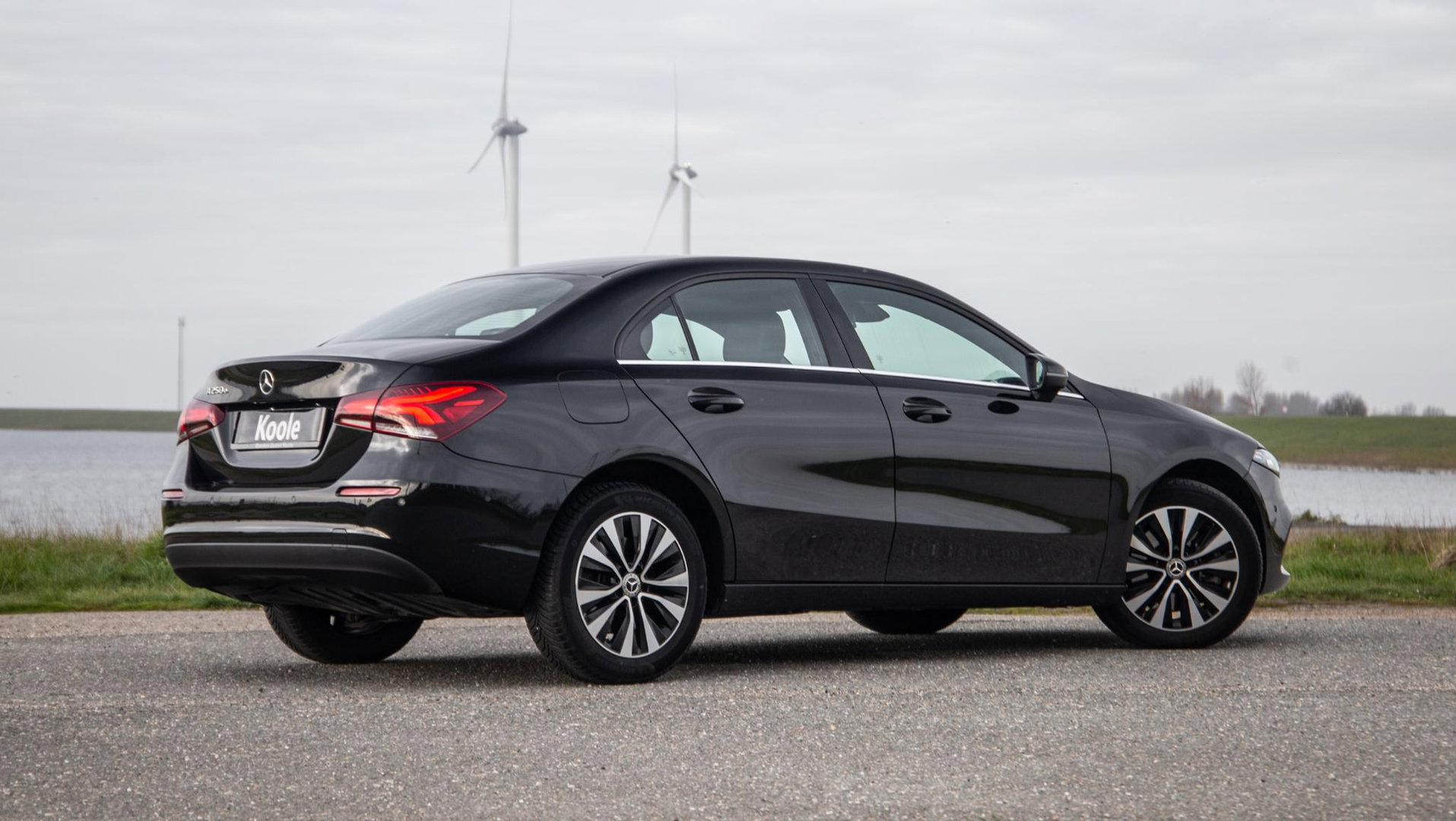 Mercedes-Benz A-Klasse 250 e Business Line AUTOMAAT / LEDER / CRUISE CONTROLE / CAMERA / CARPLAY