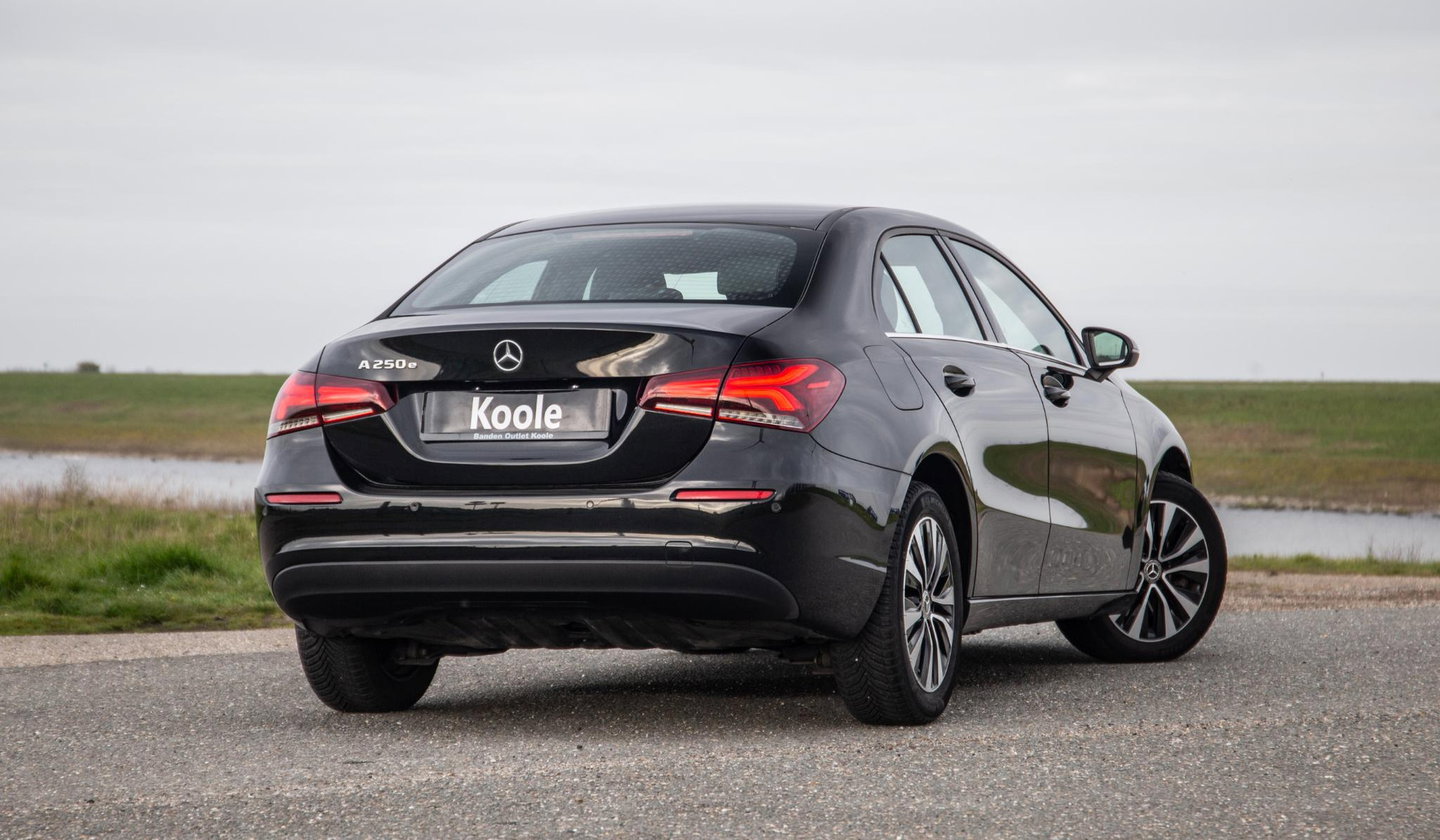 Mercedes-Benz A-Klasse 250 e Business Line AUTOMAAT / LEDER / CRUISE CONTROLE / CAMERA / CARPLAY