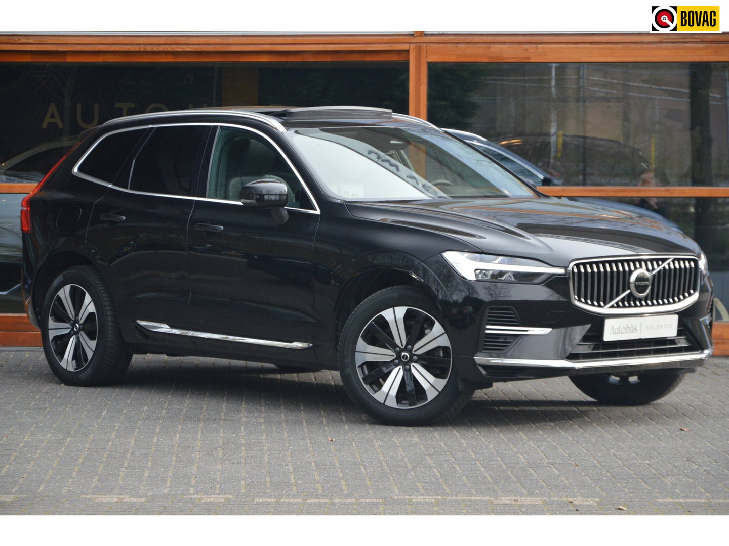 Volvo XC60 T8 Hybride AWD Plus Bright LONG RANGE | Panoramadak | Harman/Kardon | Stoel + Stuur Verwarmd | Trekhaak | Camera |
