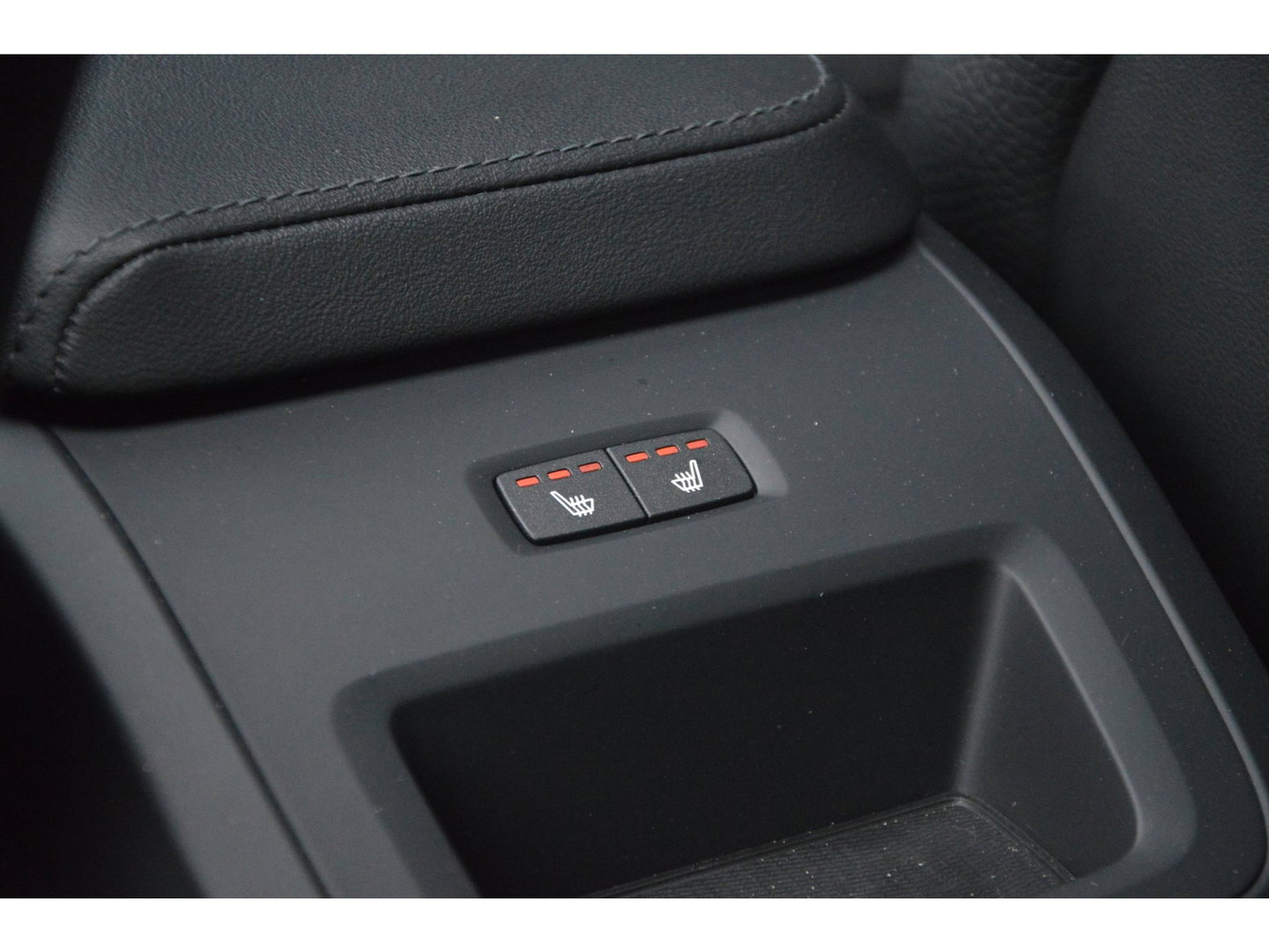 Volvo XC60 T8 Hybride AWD Plus Bright LONG RANGE | Panoramadak | Harman/Kardon | Stoel + Stuur Verwarmd | Trekhaak | Camera |